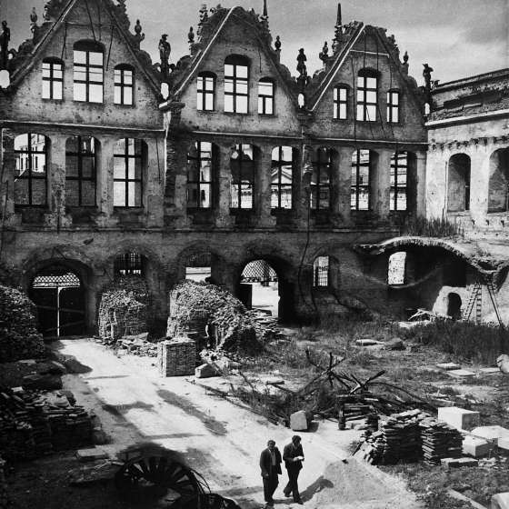 Wielka Zbrojownia. Wnętrze po odgruzowaniu latem 1948r., widok w kierunku północno-zachodnim [IV/2/0022]