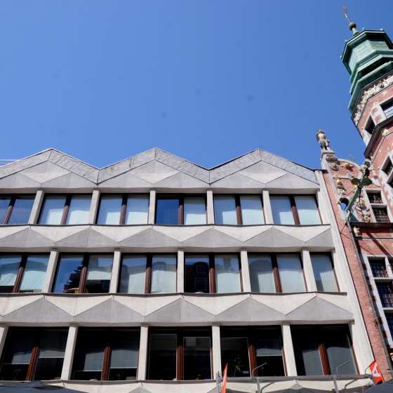 Państwowa Wyższa Szkoła Sztuk Plastycznych w Gdańsku - projekt rozbudowy siedziby uczelni; budowa nowego skrzydła, adaptacja średniowiecznej Baszty Słomianej, przebudowa wnętrz Wielkiej Zbrojowni; Gdańsk