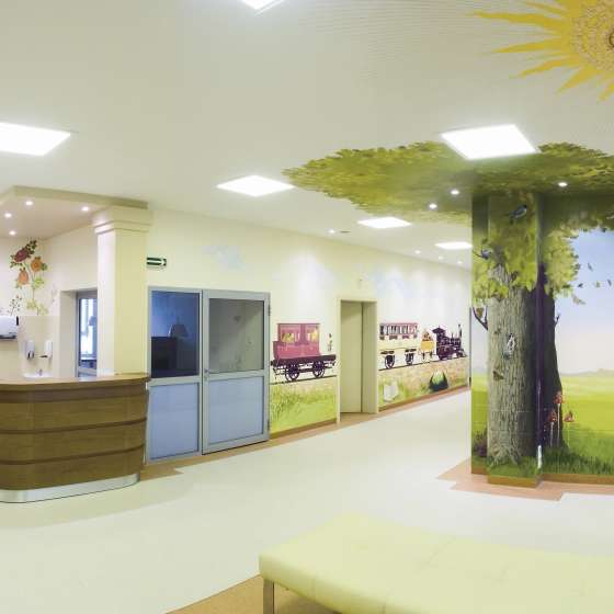 Malowidła [strefy: Wody, Ziemi, Powietrza] – wnętrza Kliniki Pediatrii, Hematologii i Onkologii Uniwersyteckiego Centrum Klinicznego, Program „W kolorze mniej boli”; Gdańsk