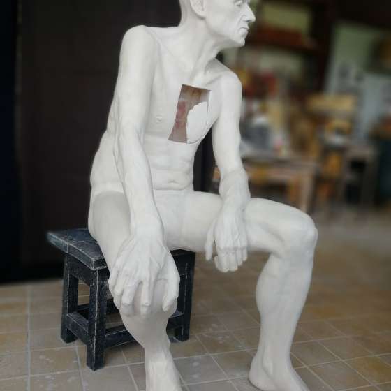ECCE HOME, gips, żywica poliestrowa, 2019, 136x90x66 cm