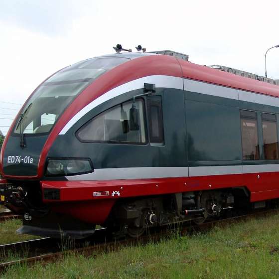 BYDGOSTIA – elektryczny zespół trakcyjny, PESA Bydgoszcz – projekt czoła i sylwetki pojazdu. Projekt powstał w zespole projektowym Marad-Design Marek Adamczewski. 2005/2006