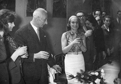 Pożegnanie Stanisława Teisseyre’a, 1965 r. PWSSP w Gdańsku. Od lewej: Roswita Stern, Stanisław Teisseyre, Teresa Sierant-Mikicicz, Maksymilian Kasprowicz, NN, Krystyna Suwara, Bohdan Borowski.