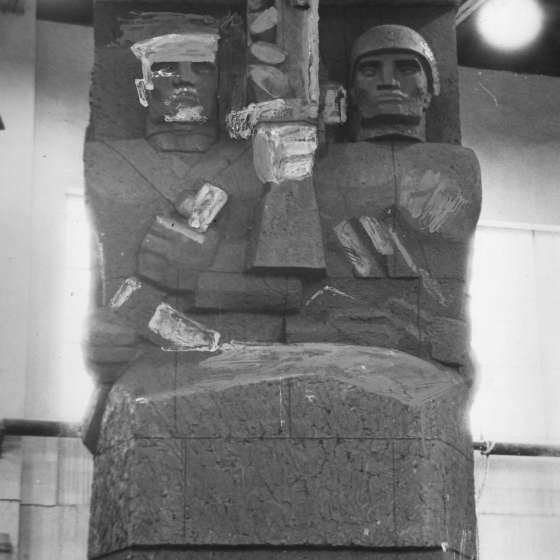 Fragment modelu pomnika - szczegół rzeźbiarski z górnej części; 1964-1966; I/A/3/27