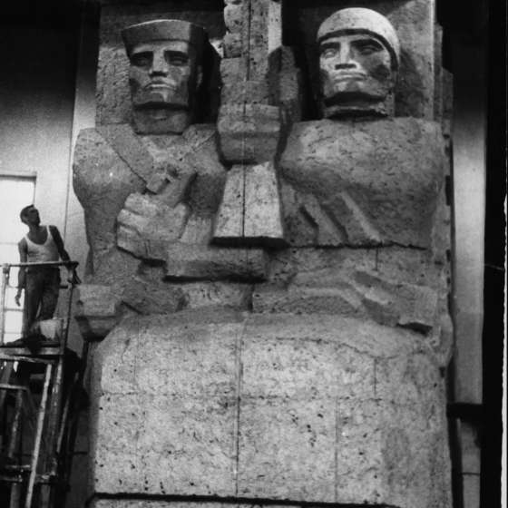 Fragment modelu pomnika - płaskorzeźba z górnej części; 1964-1966; I/A/3/37