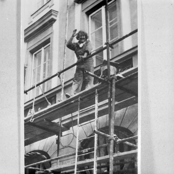 Prof. Hanna Żuławska na rusztowaniu, Gdańsk, lata 50 [III/218/2]