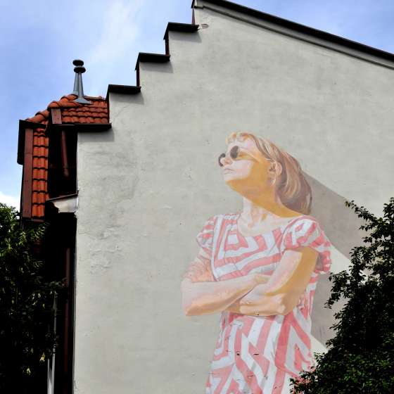 „Turystka” – mural, Artloop Festival; Sopot