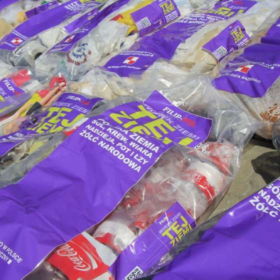 Ta ziemia albo worki tej ziemi, kolekcja obiektów, akcja w przestrzeni publicznej, Lublin