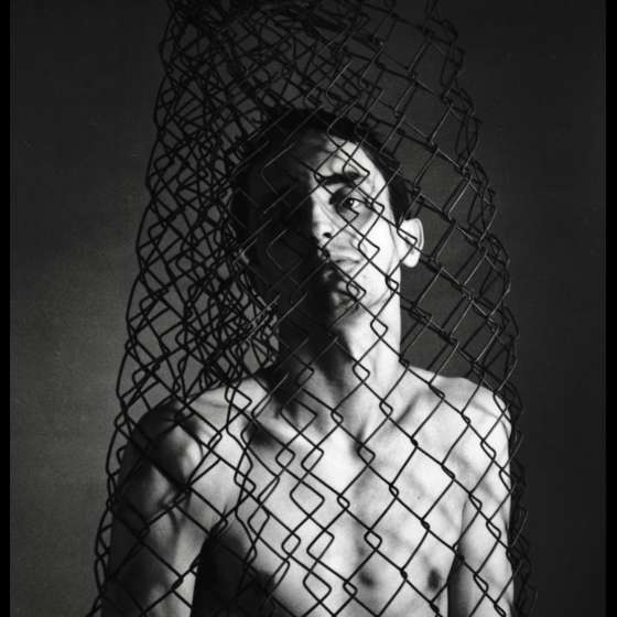 Nie czyńcie krzywdy zegarom, rok wykonania: 1986, pokaz premierowy: Gdańsk, Galeria KMPiK, 1987  fotografia srebrowa, powiększenia na papierze barytowym 100 x 70 cm