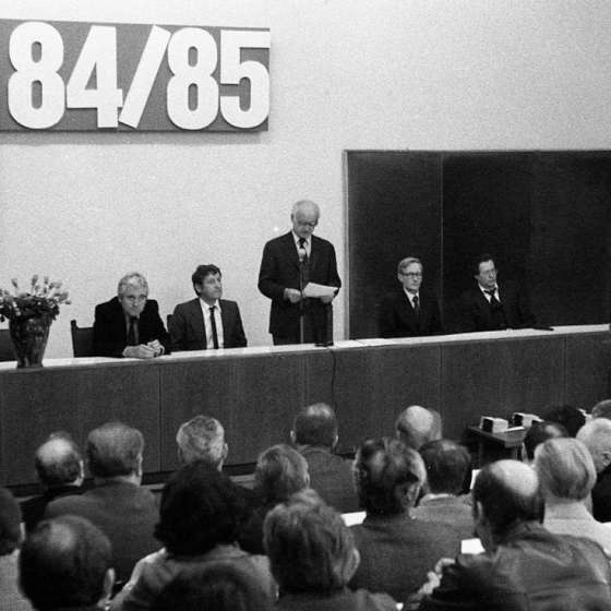 Inauguracja roku akademickiego 1984/1985, od lewej: Jerzy Zabłocki, Włodzimierz Łajming, Franciszek Duszeńko, Bolesław Petrycki, Stanisław Radwański.