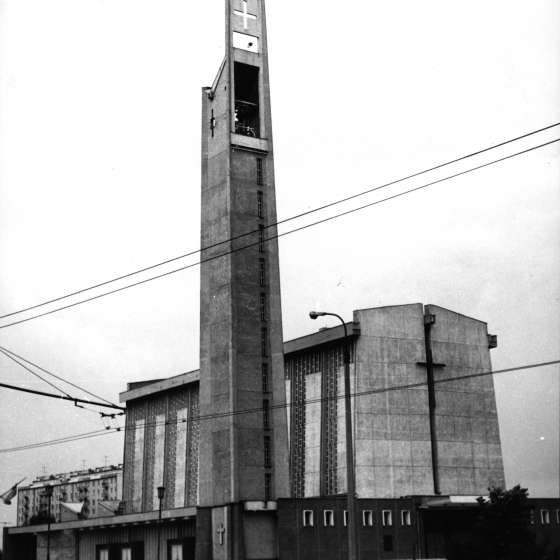 Kościół p.w. św. Józefa w Gdyni-Leszczynkach - widok z zewnątrz; Gdynia; 1983-1987; I/A/7/75