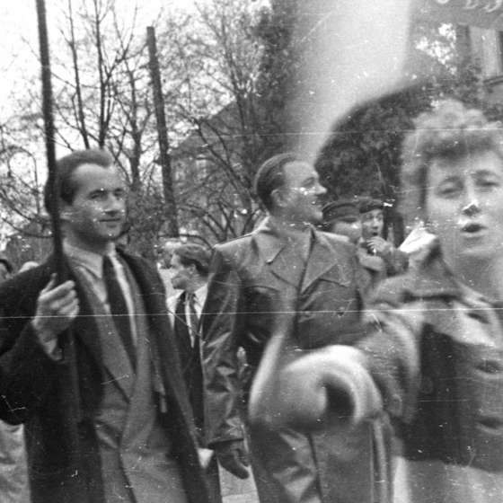 Pochód z okazji 1 Maja, Franciszek Duszeńko pierwszy z lewej w drugim rzędzie, Sopot 1952 r.