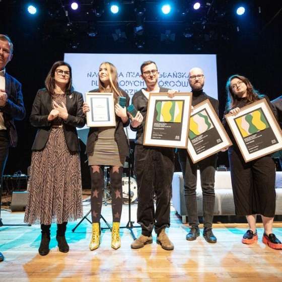 Nagroda dla Młodych Twórców 2022: Krzysztof Nowicki i Julka Tymańska nagrodzeni