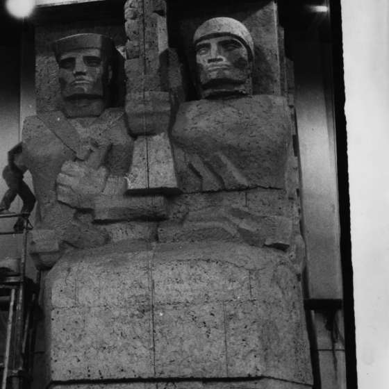 Fragment modelu pomnika - szczegół rzeźbiarski z górnej części; 1964-1966; I/A/3/28