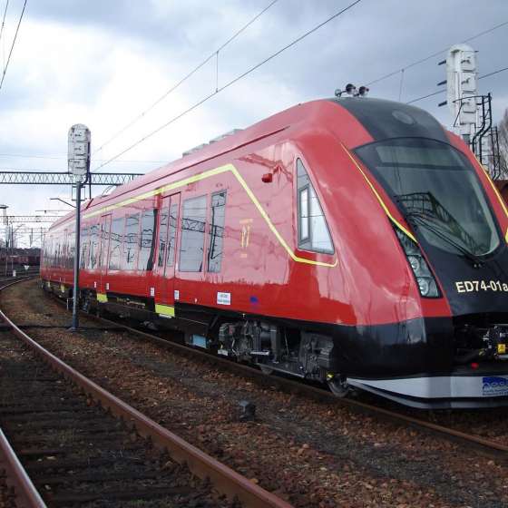 ACATUS – elektryczny zespół trakcyjny, PESA Bydgoszcz – projekt czoła i sylwetki pojazdu. Projekt powstał w zespole projektowym Marad-Design Marek Adamczewski. 2005/2006