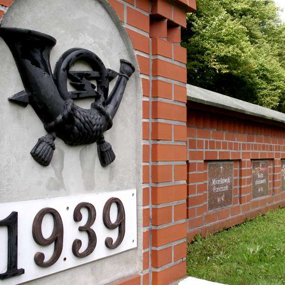 Grobowiec Obrońców Poczty Polskiej, Cmentarz Ofiar Hitleryzmu; Gdańsk