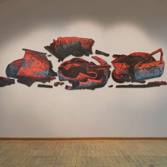 Kamil Kocurek_Slady zniszczenia 2_instalacja graficzna_serigrafia_93x310cm_2023