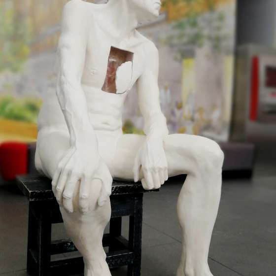 ECCE HOME, gips, żywica poliestrowa, 2019, 136x90x66 cm