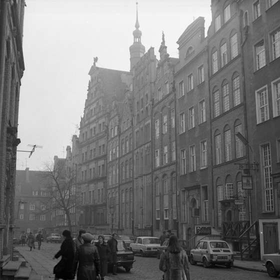 Ul. Chlebnicka – widok na Dom Angielski, akademik Państwowej Wyższej Szkoły Sztuk Plastycznych, lata .80 [III/268/6]