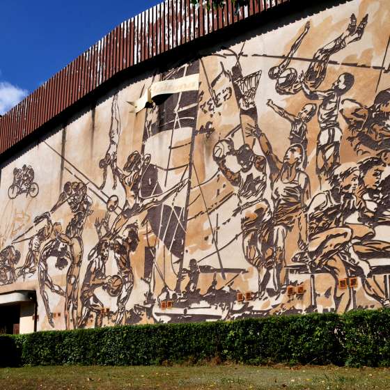 Sgraffito – elewacja Zespołu Sportowych Szkół Ogólnokształcących; Gdynia