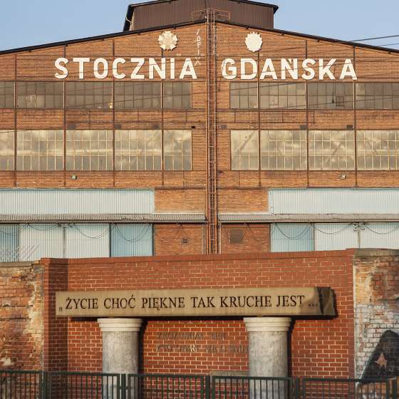 Pomnik Ofiar Pożaru w Hali Widowiskowej Stoczni Gdańskiej w dniu 24 listopada 1994; Gdańsk