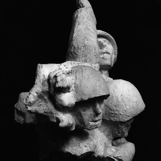 Projekt pomnika - główny element przedstawiający cztery głowy żołnierzy-artylerzystów, widok z boku; 1978-1980; I/A/6/11