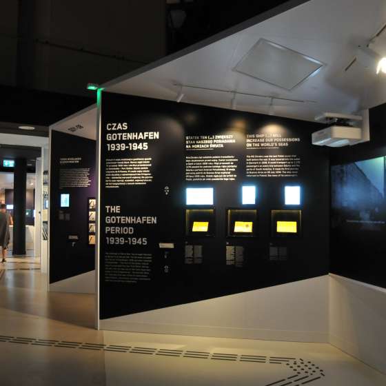 „Mieszkańcy” - instalacja wideo - wystawa „Gdynia - dzieło otwarte”, Muzeum Miasta Gdyni