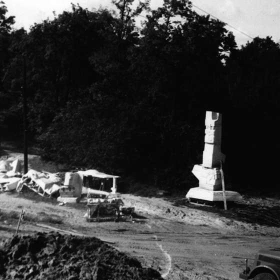 Przygotowania do montażu pomnika - widok modelu pomnika; Westerplatte; 1964-1966; I/A/3/78