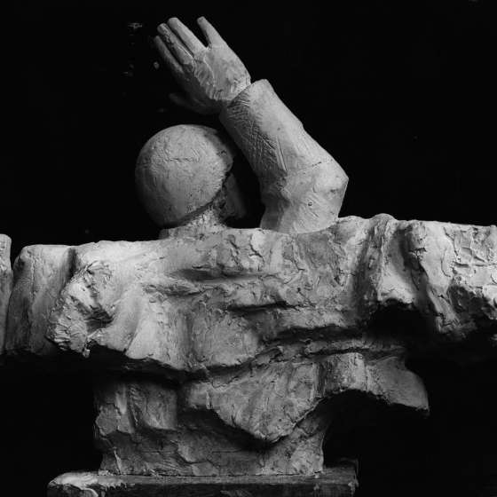 Projekt pomnika - główny element przedstawiający cztery głowy żołnierzy-artylerzystów, widok z tyłu; 1978-1980; I/A/6/10