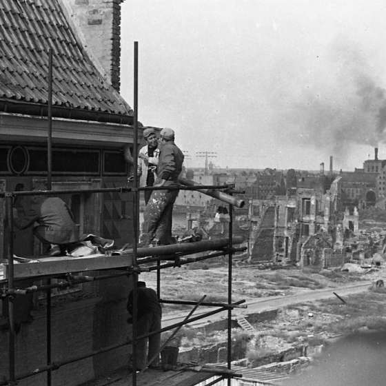 Widok z rusztowania na zniszczony Gdańsk [X/46/358]
