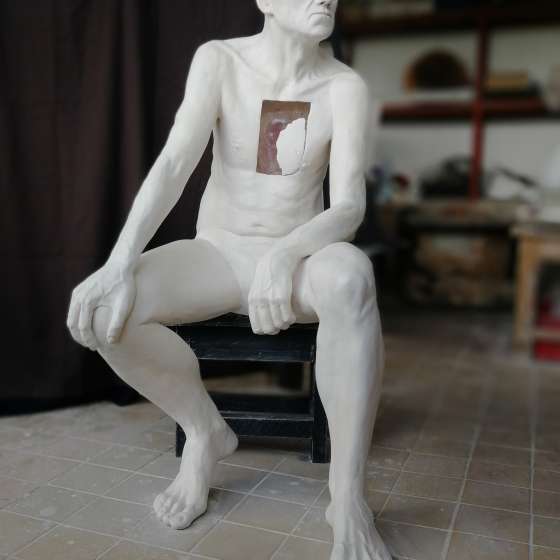 ECCE HOME, gips, żywica poliestrowa, 2019, 136x90x66 cm