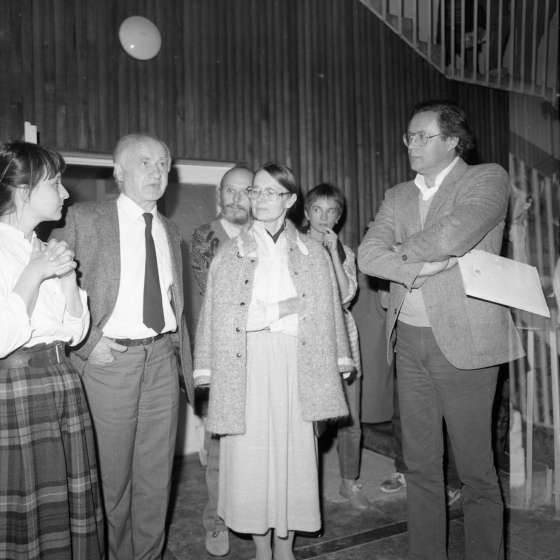 Przegląd prac studenckich na koniec roku akademickiego, od lewej: Katarzyna Jóźwiak-Moskal, Franciszek Duszeńko, Wojciech Mokwiński, Janina Stefanowicz-Schmidt, NN, Stanisław Radwański, l. 70.-80. XX w.