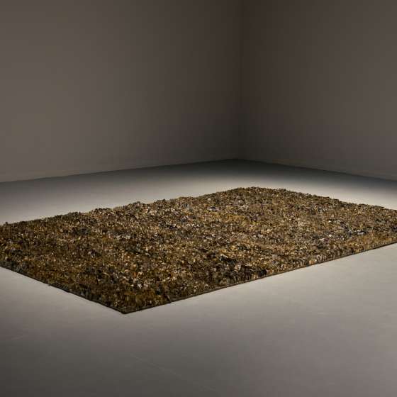 Dywan czarno bialy 1997-2000 papier gazetowy tektura 