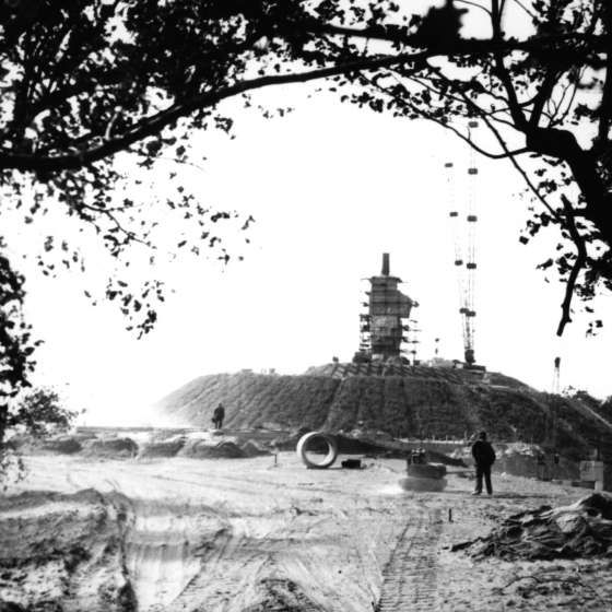 Montaż pomnika - widok ogólny; Westerplatte; 1964-1966; I/A/3/105