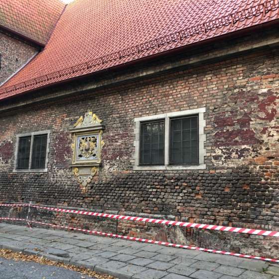 Fragment elewacji wschodniej – część centralna przed remontem