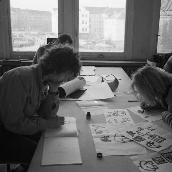 W pracowni Architektury Wnętrz, lata 80 [III/295/1]