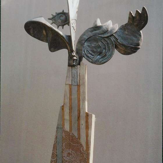 Biała (fragment), drewno, aluminium, tkanina