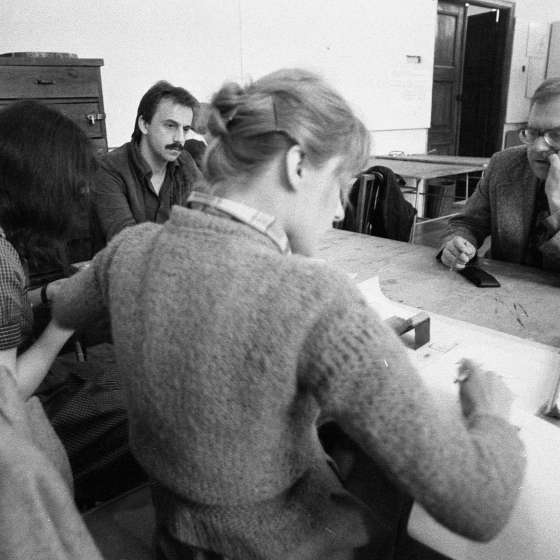 Edmund Homa w czasie konsultacji, obok Michał Baryżewski, 1980/1981 [I/25/8]