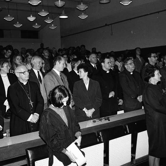Inauguracja roku akademickiego 1991/1992, Franciszek Duszeńko w rozmowie z Danutą Wałęsą, obok Prezydentowej Maciej Płażyński i ks. Krzysztof Niedałtowski.