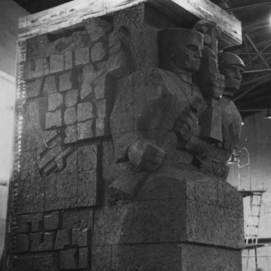 Fragment modelu pomnika - płaskorzeźba z górnej części; 1964-1966; I/A/3/32