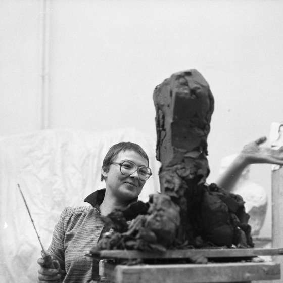 W pracowni rzeźby, 1980 [II/187/11]