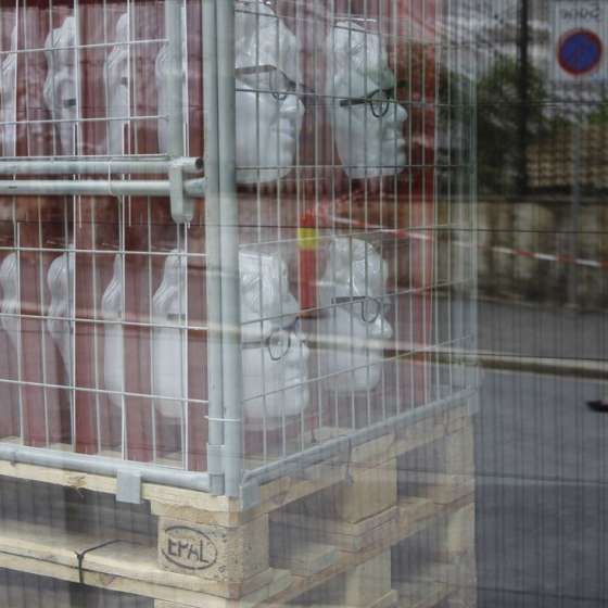 Sellf export from Gdańsk to Bergen, instalacja, kolekcja obiektów na europalecie video-dokumentacja podroży z Gdańska do miejsca usytuowania pracy w Bergen, Norwegia