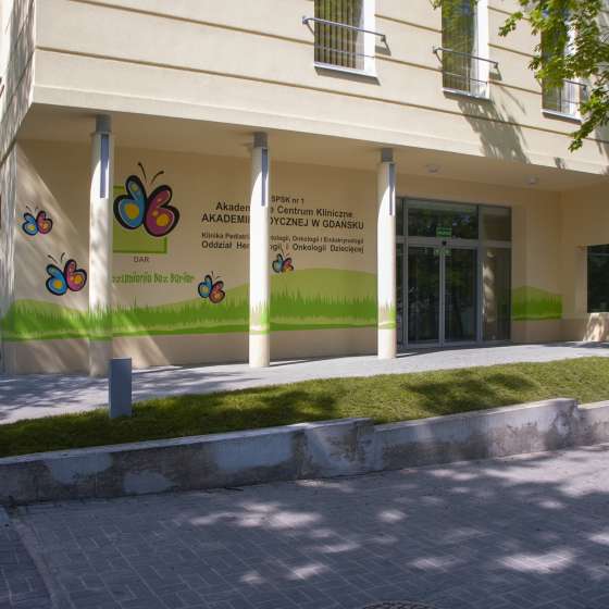 Malowidła [strefy: Wody, Ziemi, Powietrza] – wnętrza Kliniki Pediatrii, Hematologii i Onkologii Uniwersyteckiego Centrum Klinicznego, Program „W kolorze mniej boli”; Gdańsk