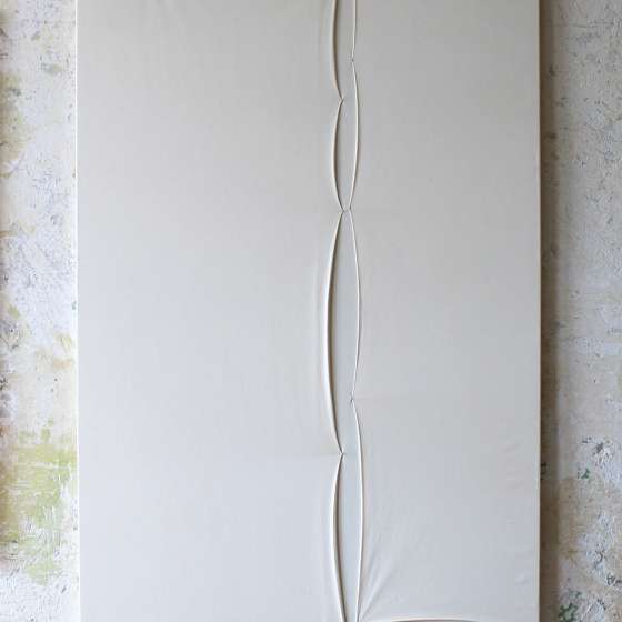Szczelina, 150x100 cm, płótno bawełniane, nici, 2022