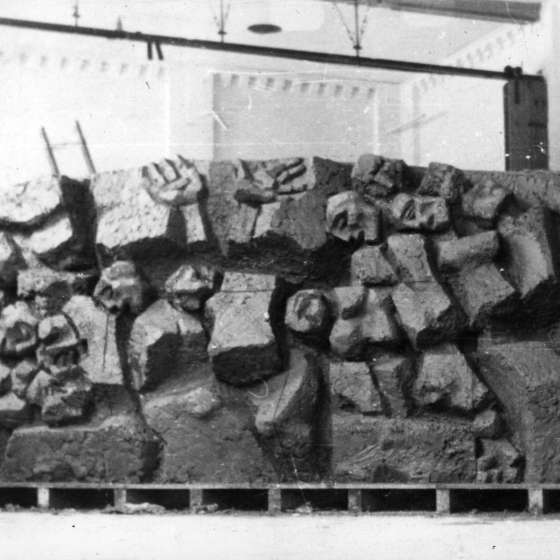 Rzeźba z górnej części pomnika, z prawej strony Franciszek Duszeńko; 1961-1964; I/A/2/21