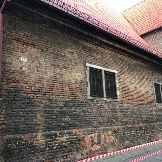 Fragment elewacji wschodniej od narożnika południowego przed remontem