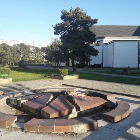 Fontanna „Ziemia”, Gdańsk Żabianka, Edward Roguszczak
