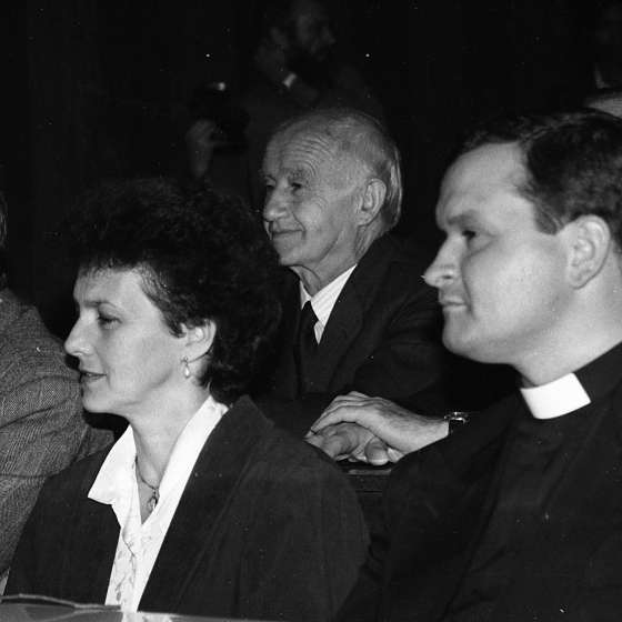 Inauguracja roku akademickiego 1991/1992, od lewej: Danuta Wałęsa, Franciszek Duszeńko, ks. Krzysztof Niedałtowski.
