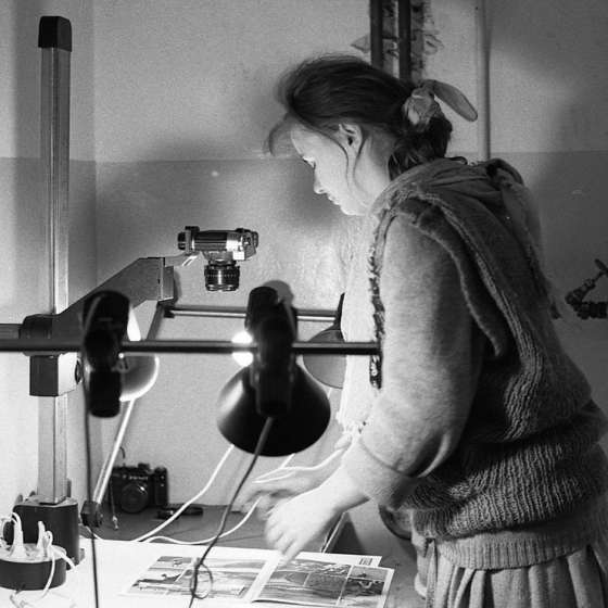 Zajęcia w pracowni Fotografii. St. wykł. Witold Węgrzyn, lata 80 [III/293/27]