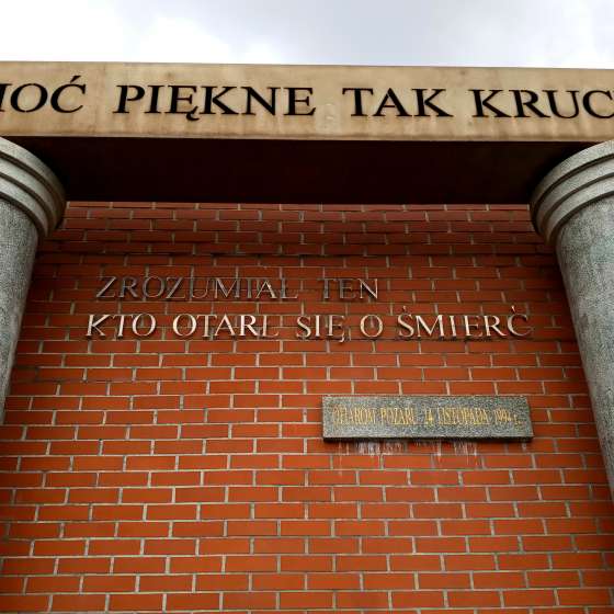 Pomnik Ofiar Pożaru w Hali Widowiskowej Stoczni Gdańskiej w dniu 24 listopada 1994; Gdańsk